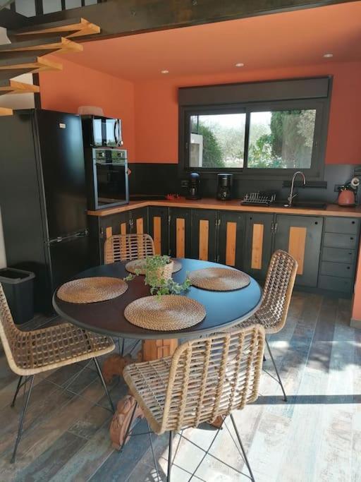 Gite Cosy Au Coeur Du Luberon Lagnes Zewnętrze zdjęcie